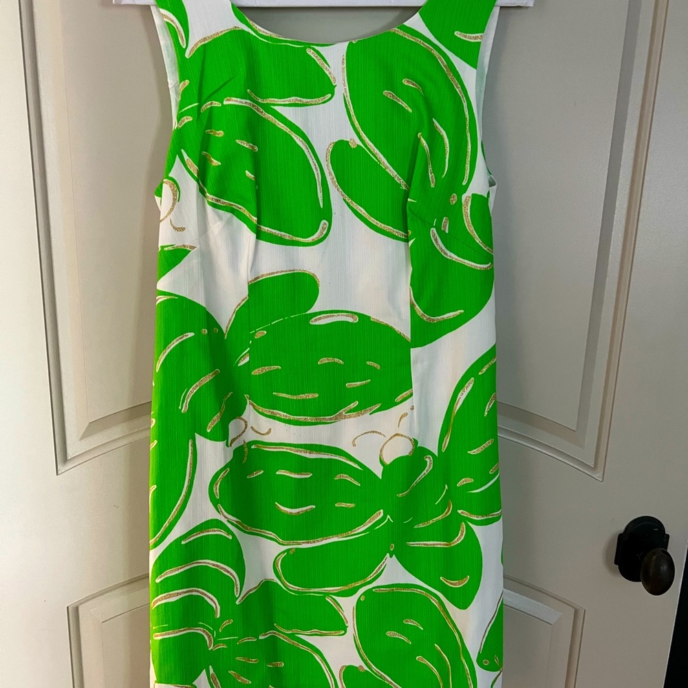 Lilly Pulitzer dress size 6.  Like new, worn once.  Hot pink zipper detail .